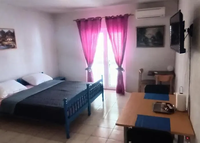 Kiki Apartman *